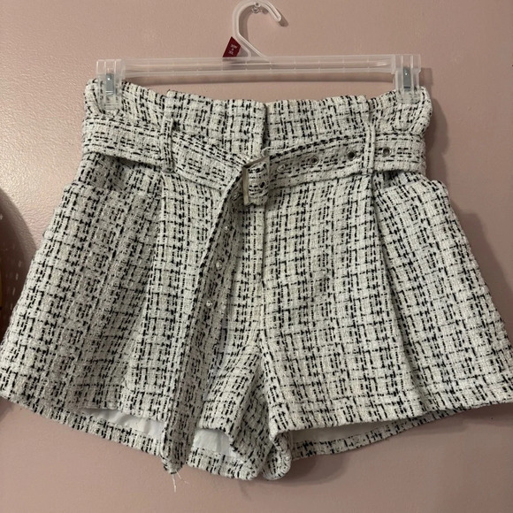 Forever 21 Tweed Belted High Rise Shorts  Cream/Black - Picture 4 of 6